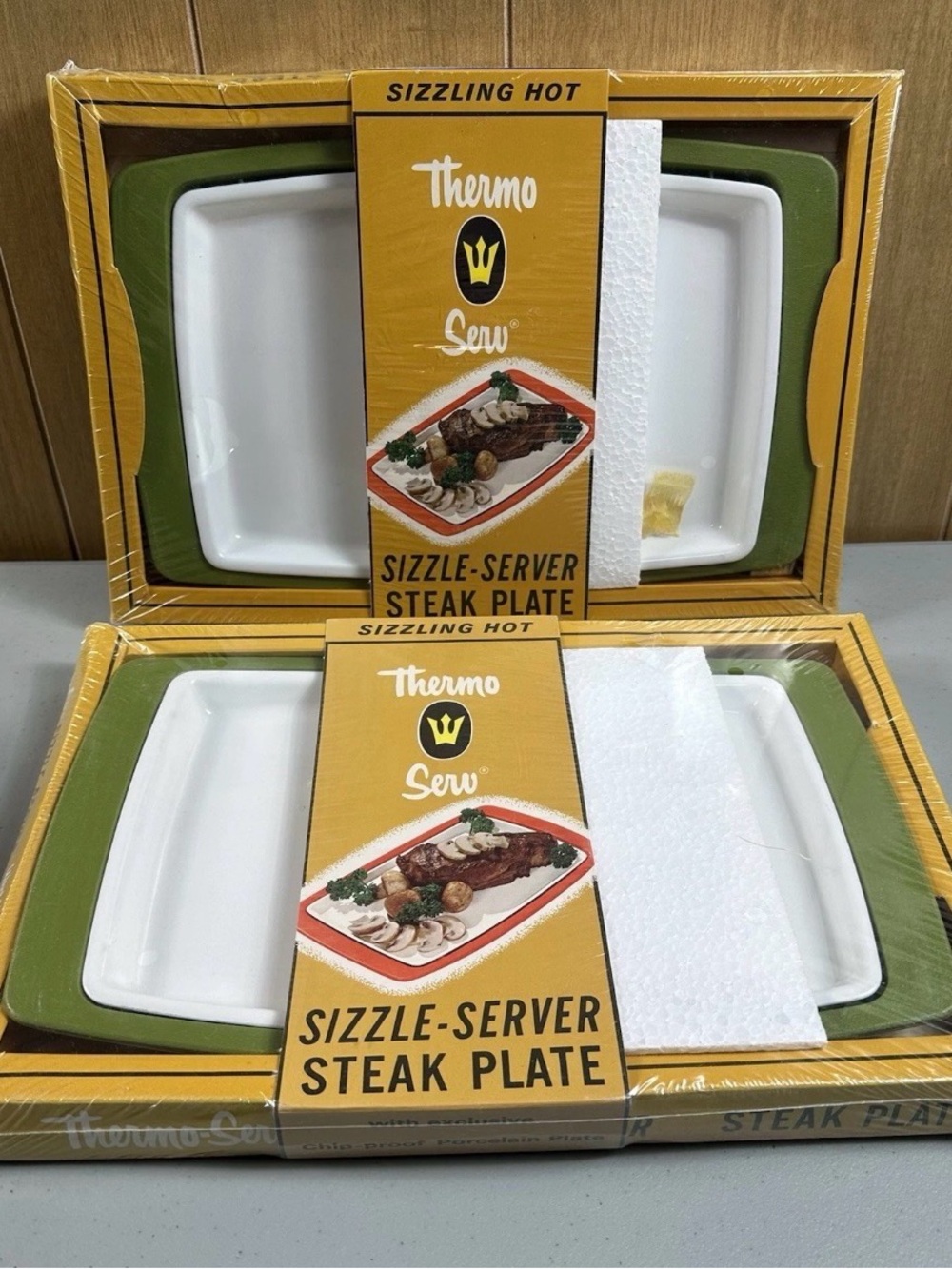 Vtg 60s 70s Thermo Serv Sizzle Servers Plates Set of 2 NEW Avocado Green Retro